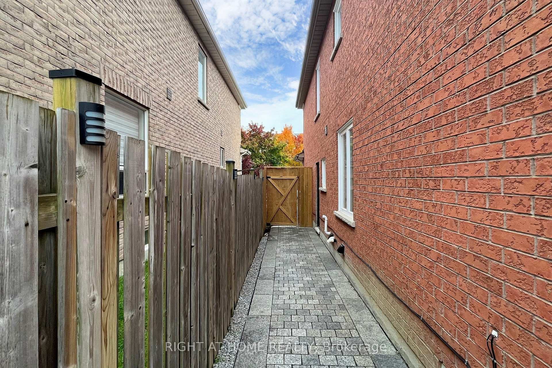 83 Banbrooke Crescent photo 40