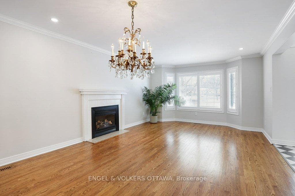 8 Mary Hill Crescent photo 24