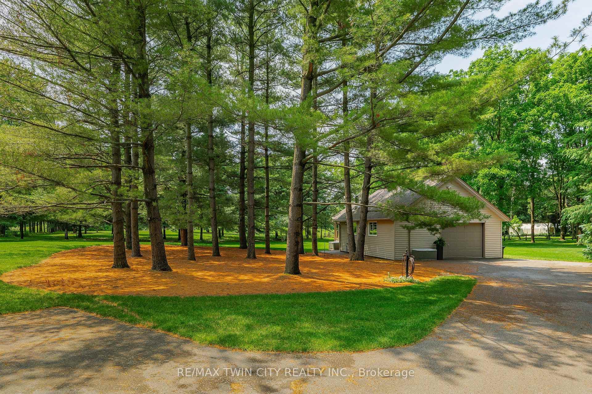 9 Grand River Drive photo 36