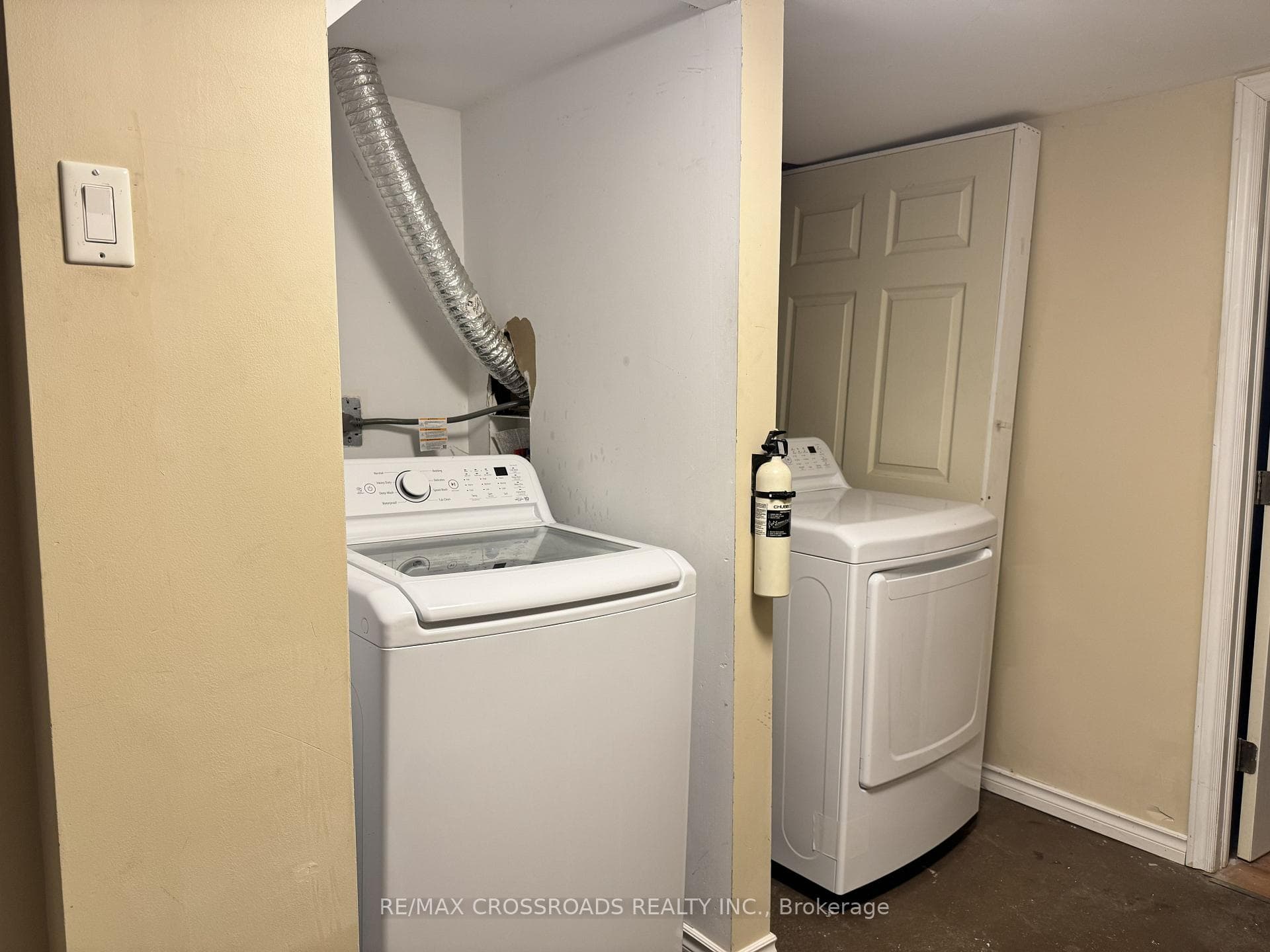 21 Davis Road Unit Main photo 9