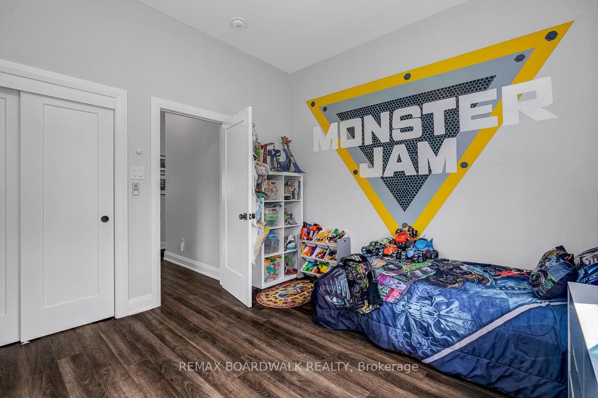 1805 Hyndman Road photo 32