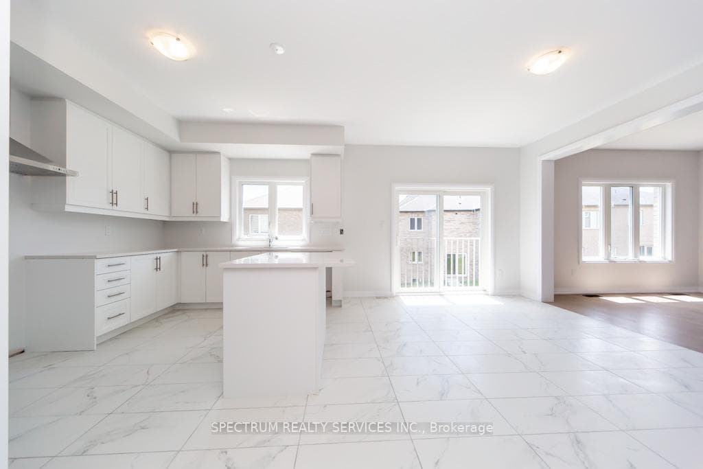 1389 Stovell Crescent photo 15