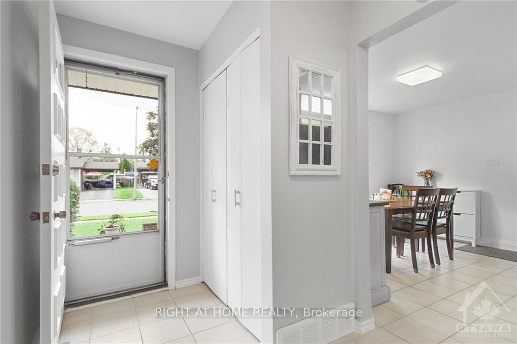571 EASTVALE Drive photo 3