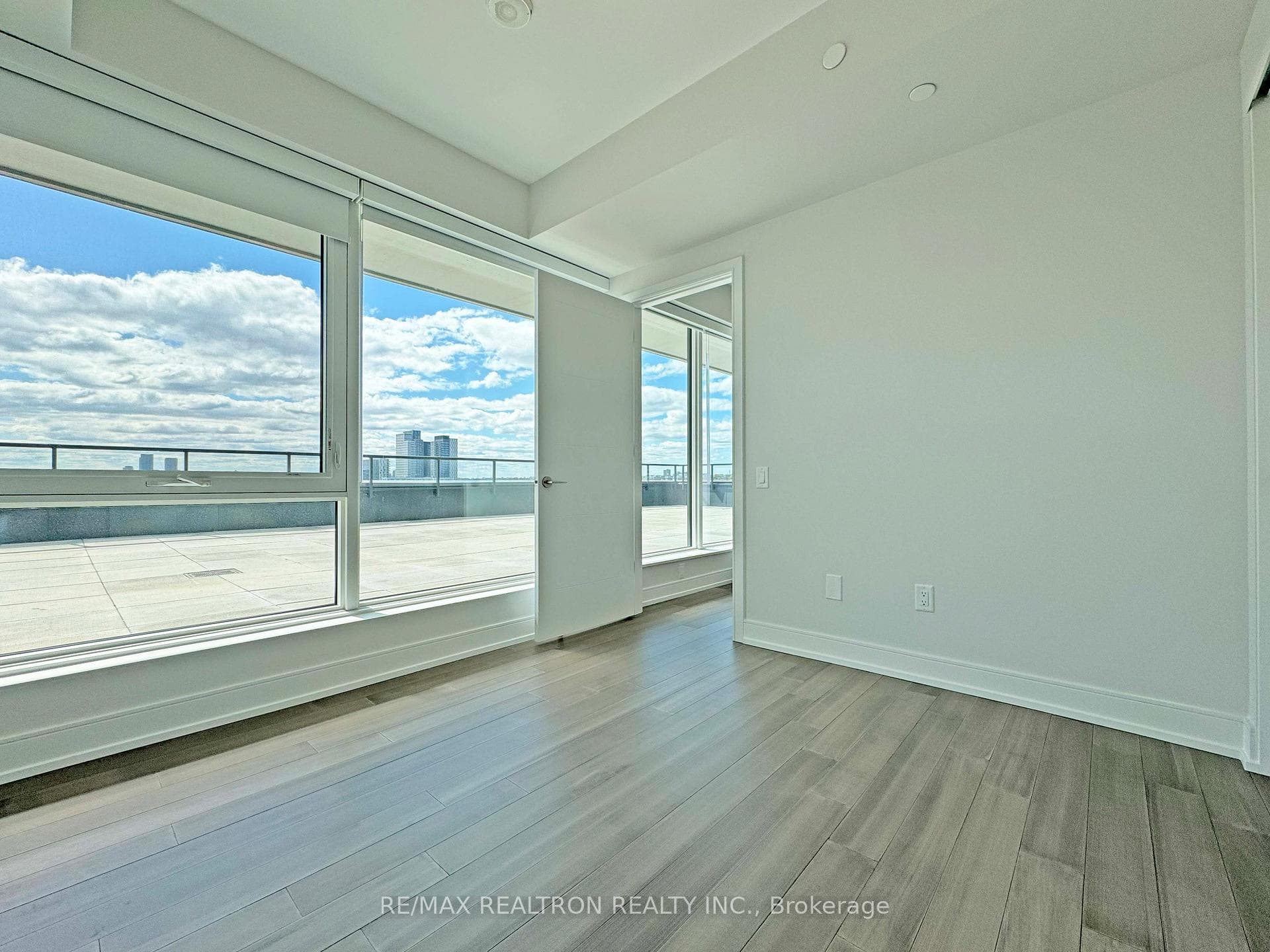 664 Spadina Avenue Unit 1001 photo 11