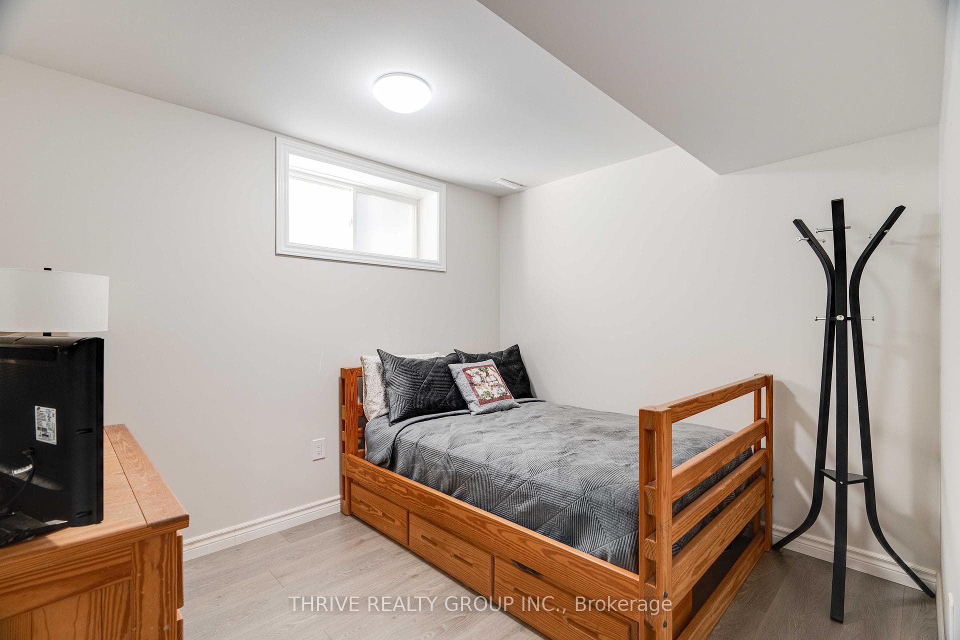 659 Guiness Way photo 32