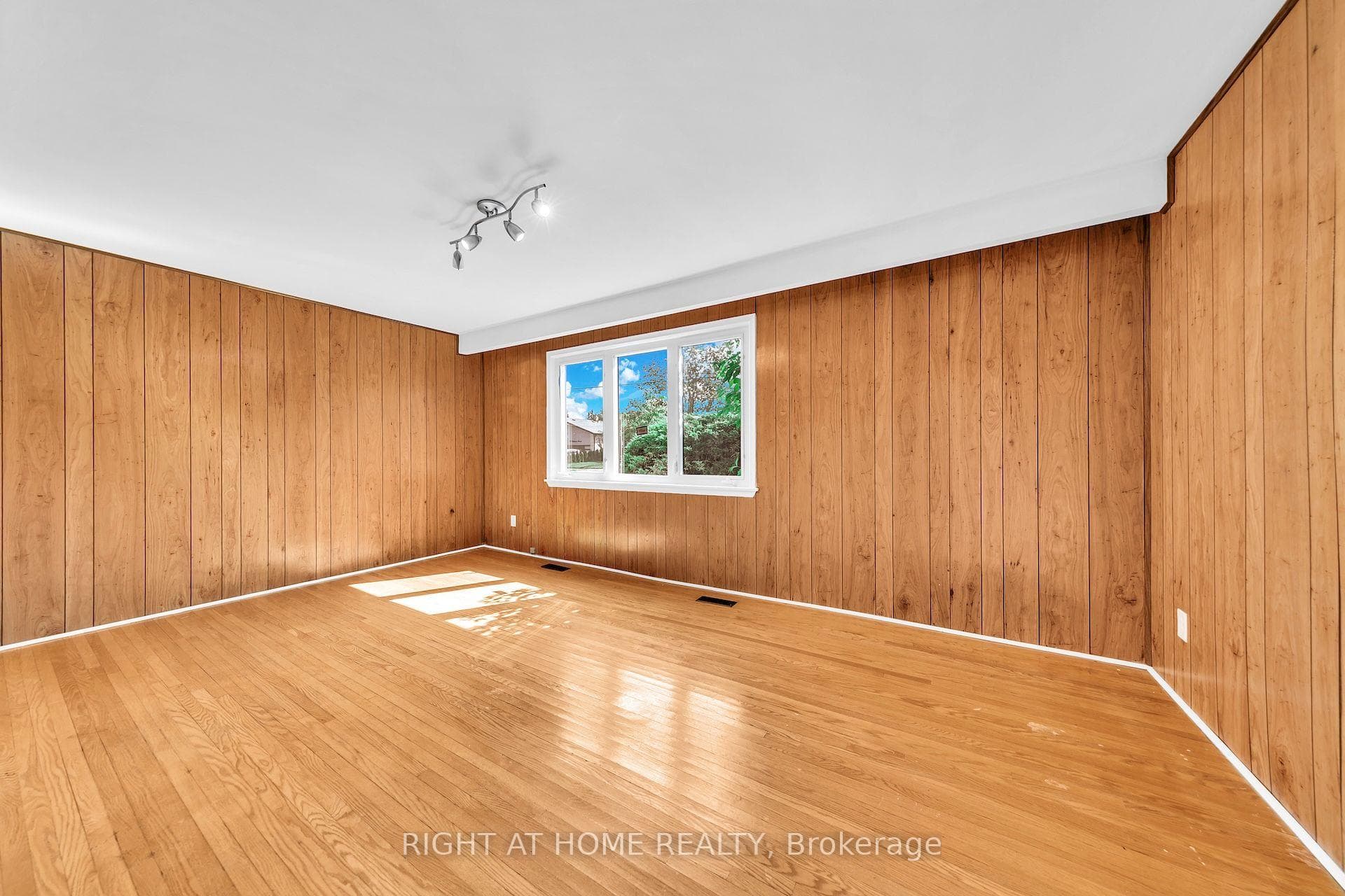 88 Peckham Avenue photo 29