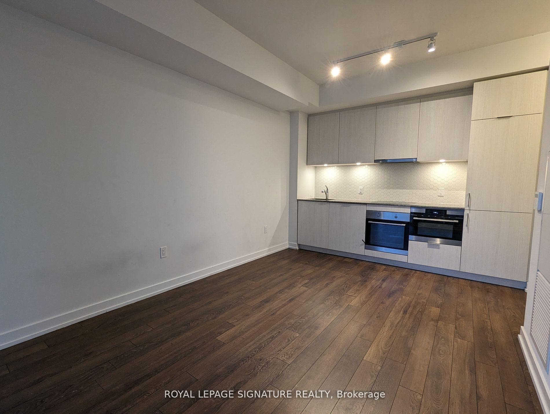 158 Front Street Unit 2017 photo 3