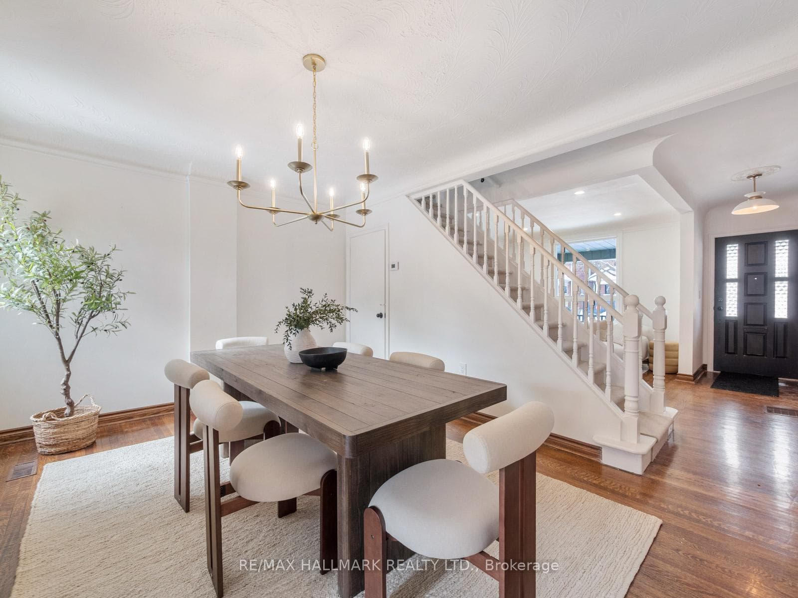 49 Dearbourne Avenue photo 9