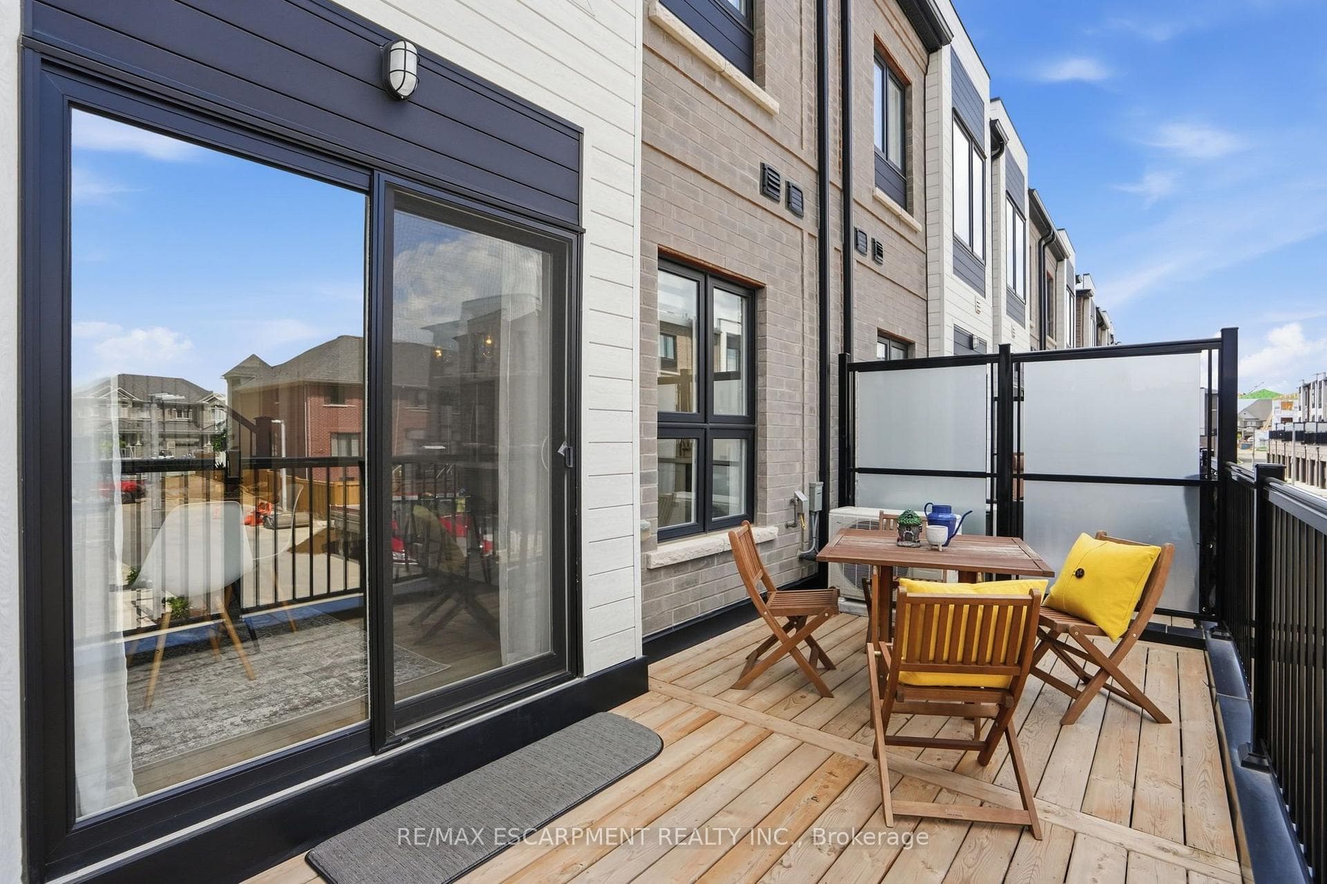 245 Burke Street photo 27