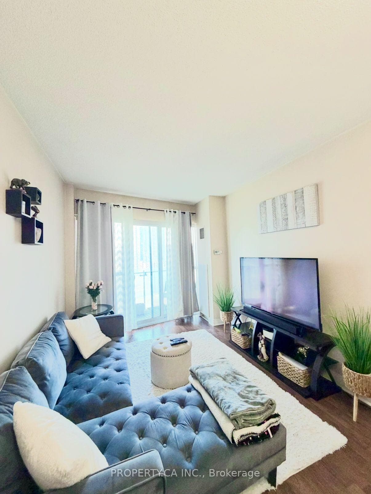 50 Absolute Avenue Unit 1505 photo 2