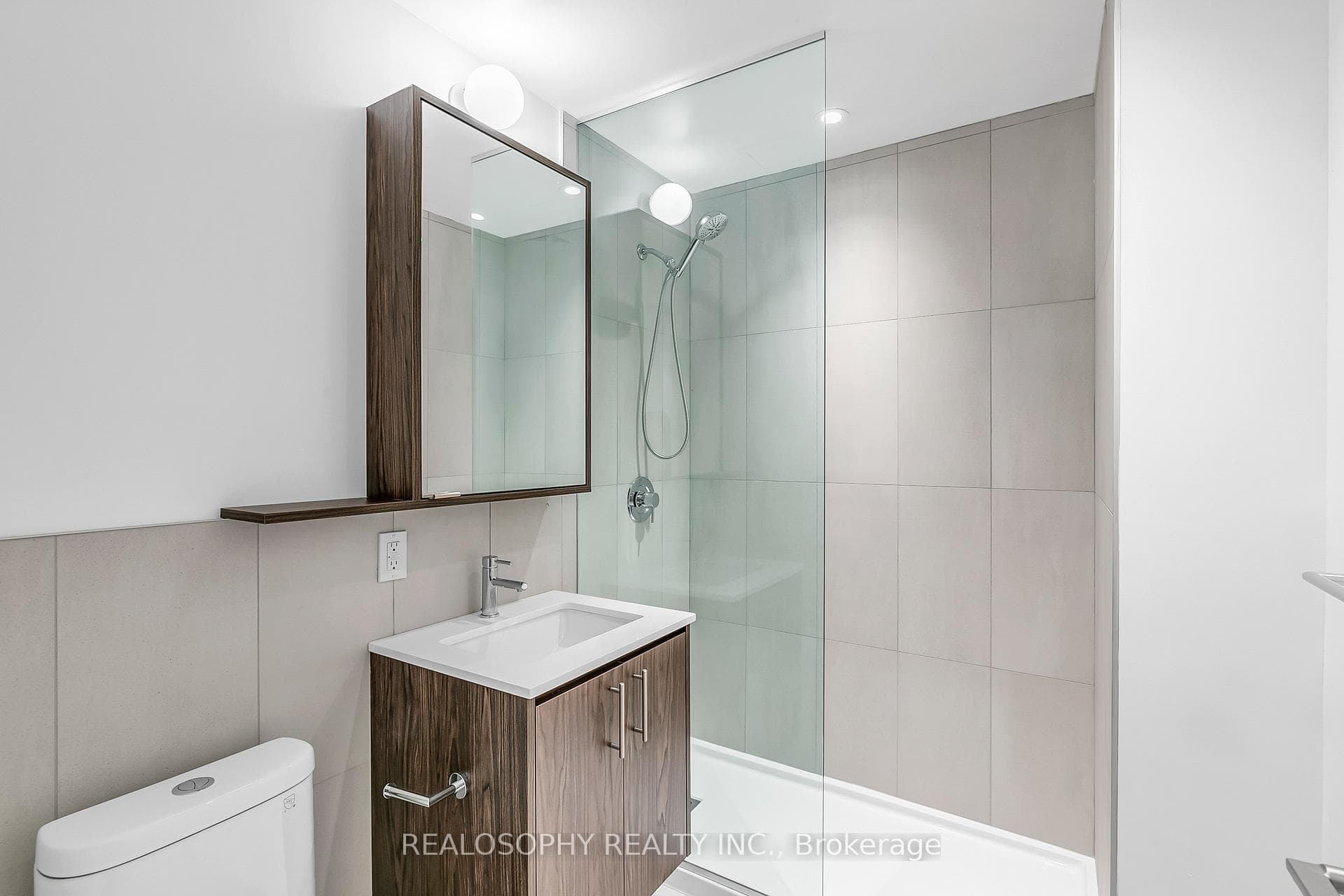 115 Larchmount Avenue Unit 503 photo 7