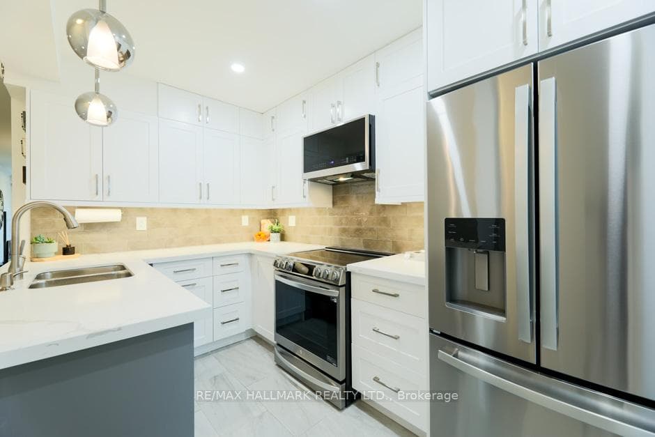 10 Buller Avenue Unit 13 photo 7