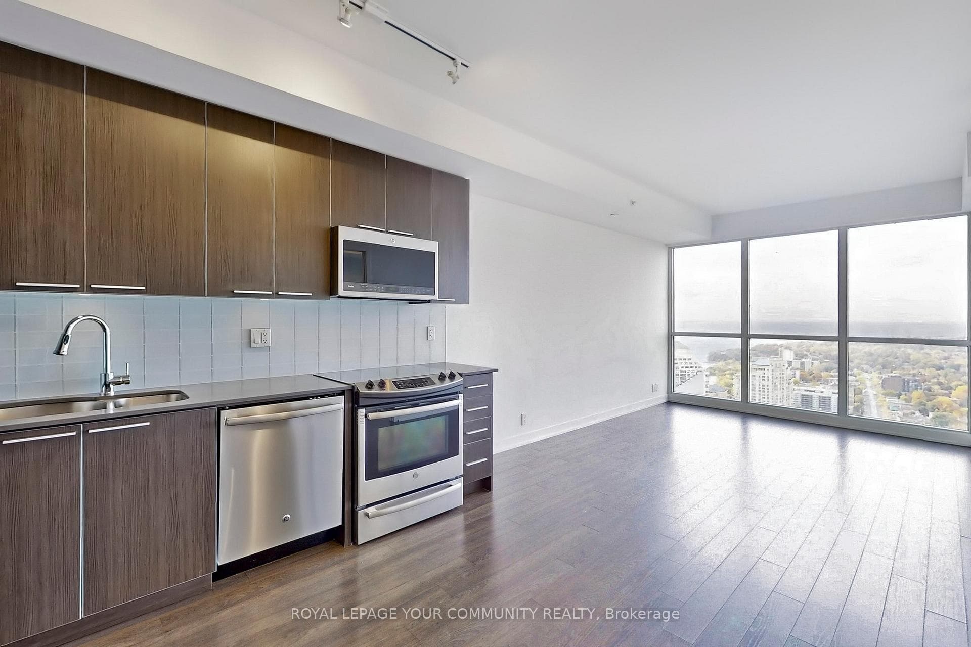 10 Park Lawn Road Unit 4102 photo 1