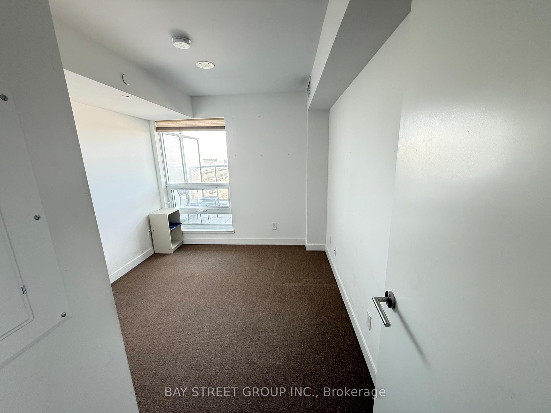 120 Varna Drive Unit 807 photo 4