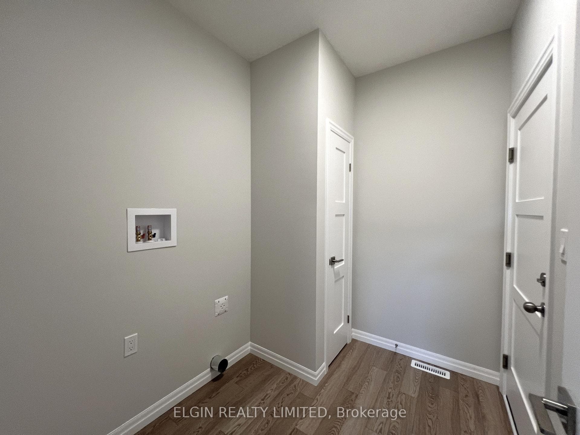 7 Columbus Court photo 9