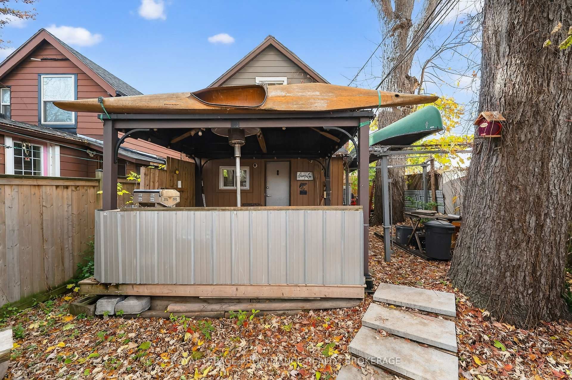 407 Bagot Street photo 29