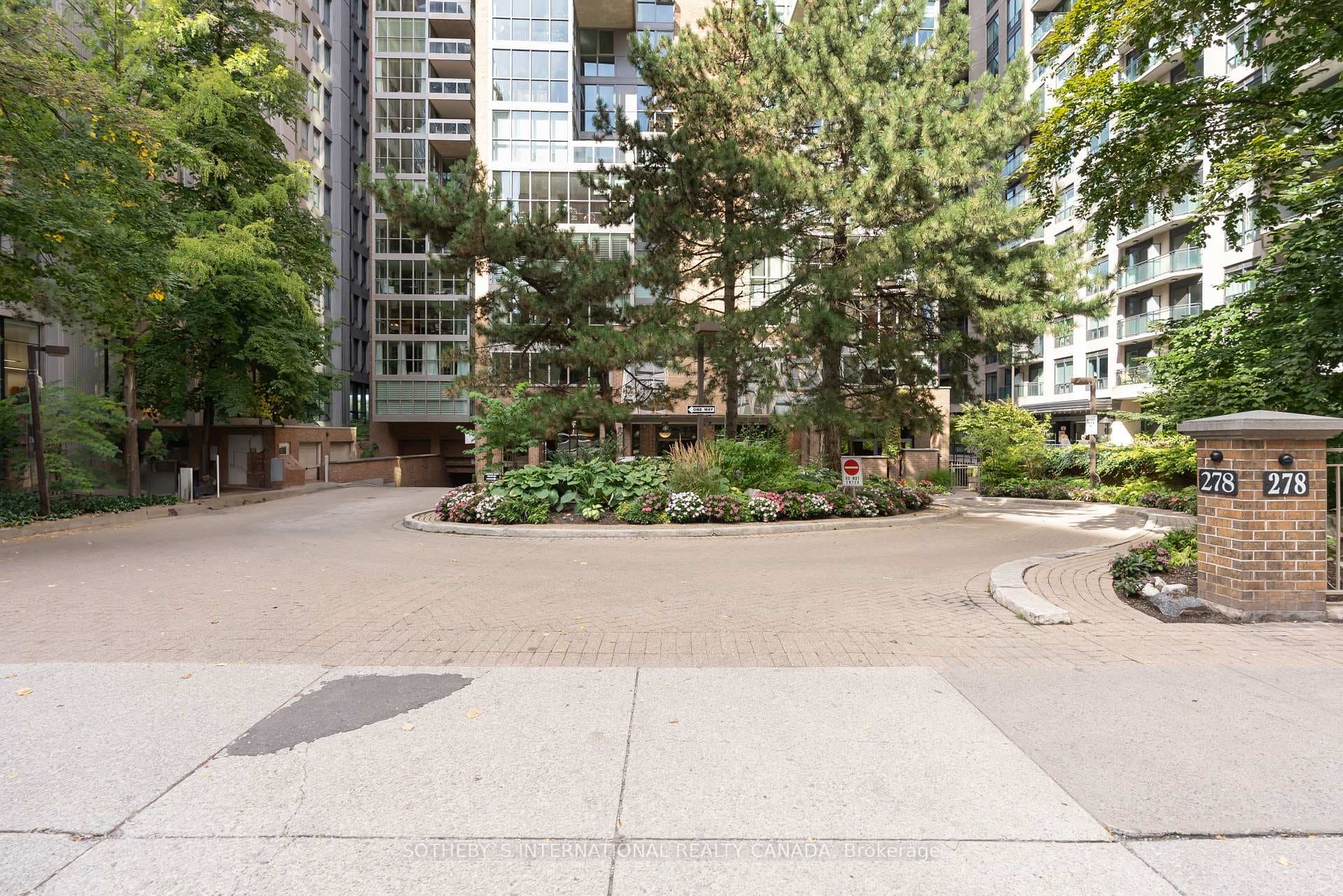 278 Bloor Street Unit 1402 photo 27