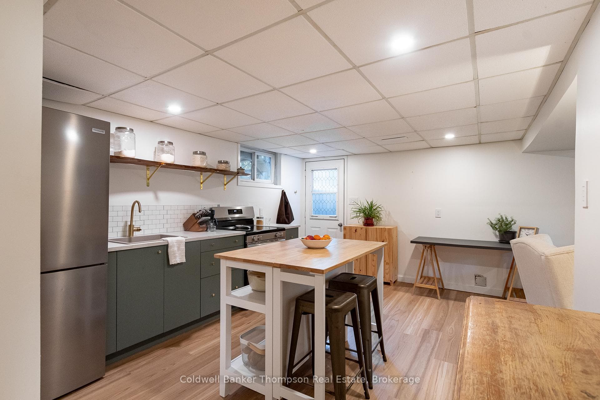 15 Wellington Court photo 33