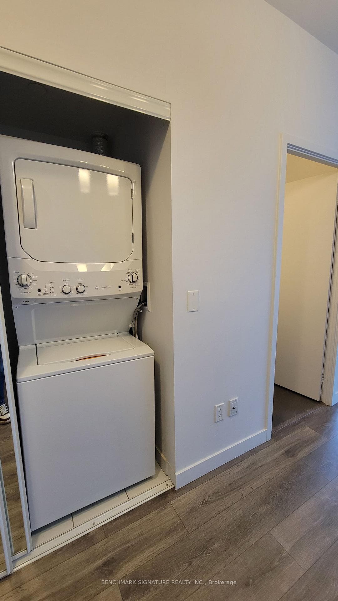 8 Eglinton Avenue Unit 3003 photo 9