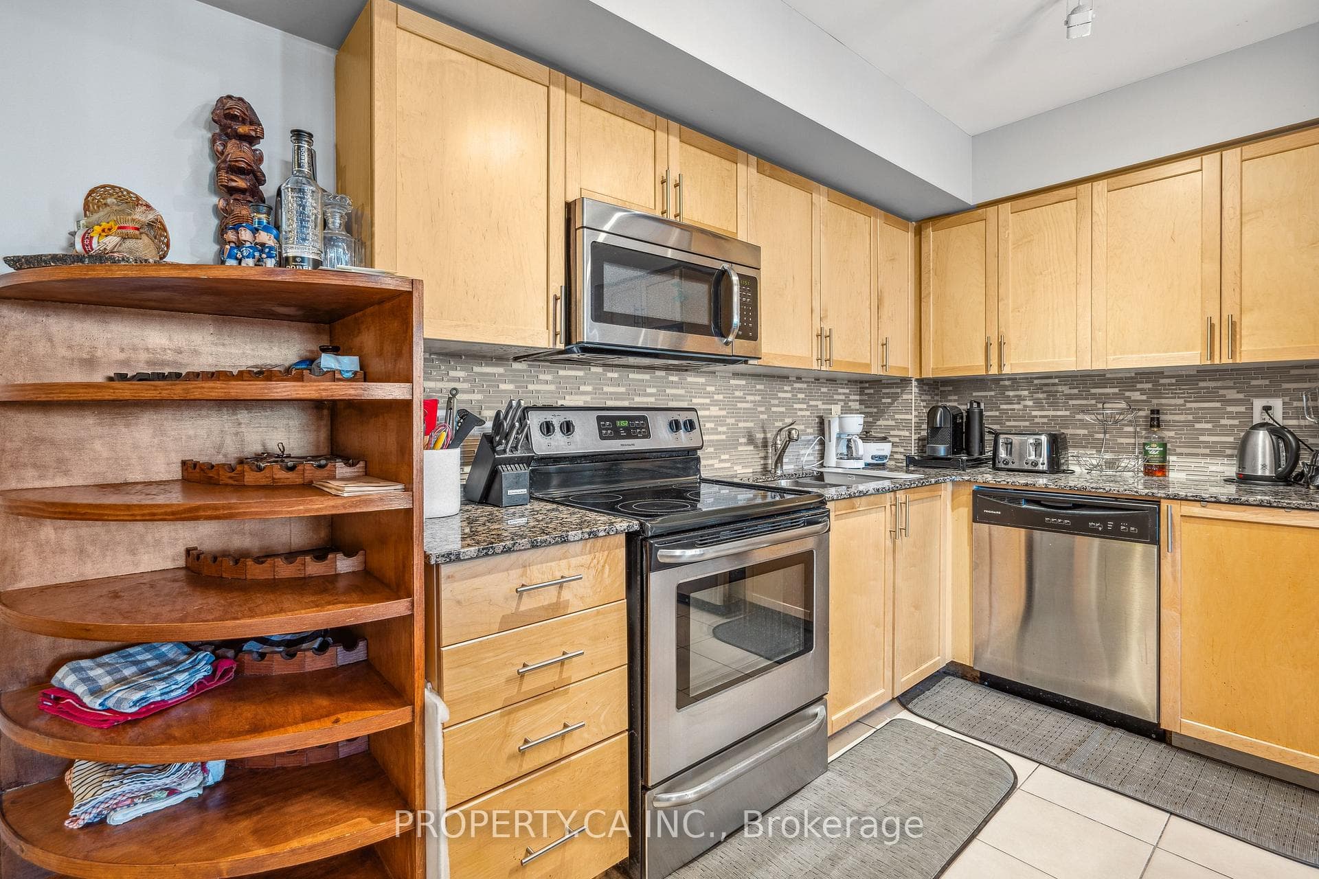 800 Lawrence Avenue Unit 306 photo 4