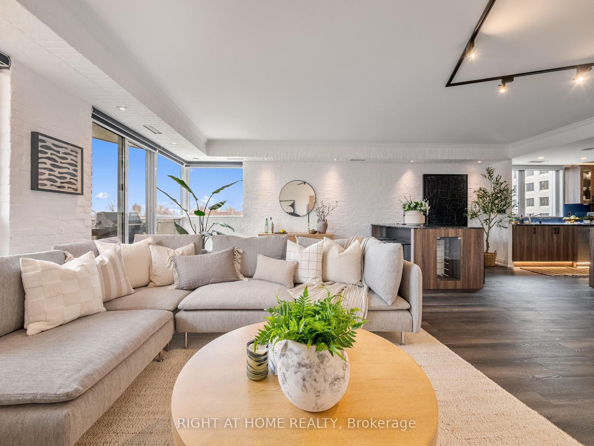 1430 Yonge Street Unit 705 photo 1