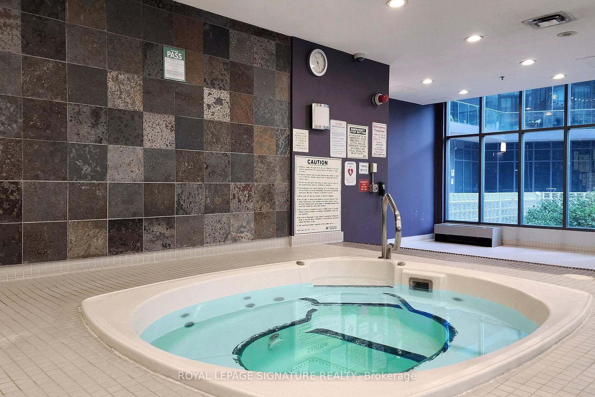 219 Fort York Boulevard Unit 422 photo 17