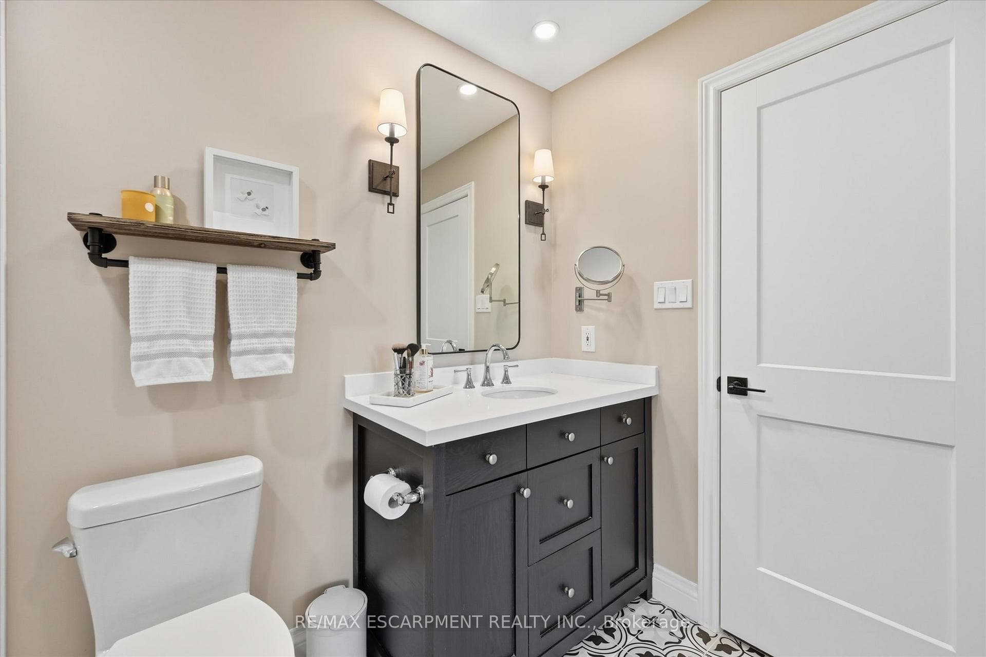 2110 Headon Road Unit 6 photo 22