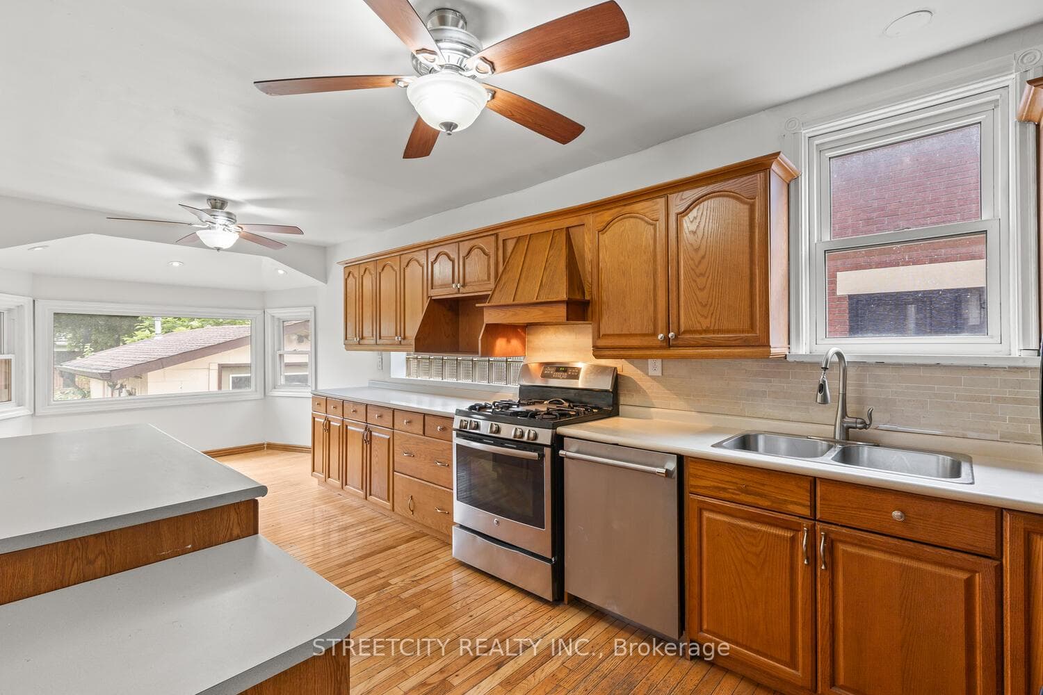 1235 King Street photo 15