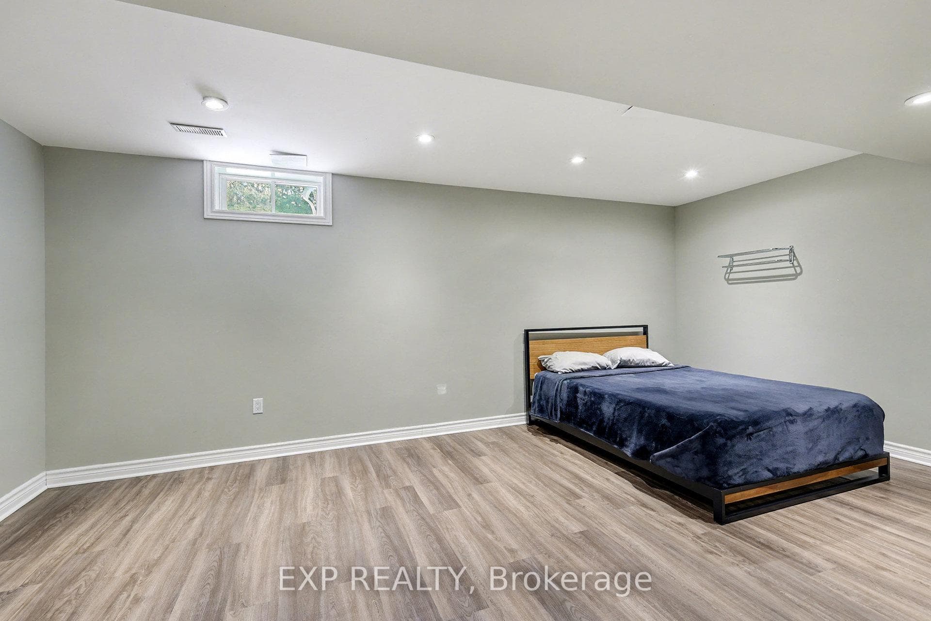 26 Thresher Avenue photo 16
