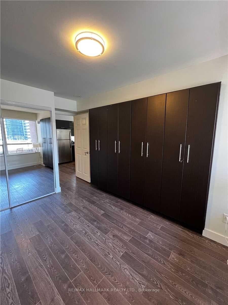 250 Wellington Street Unit 737 photo 6