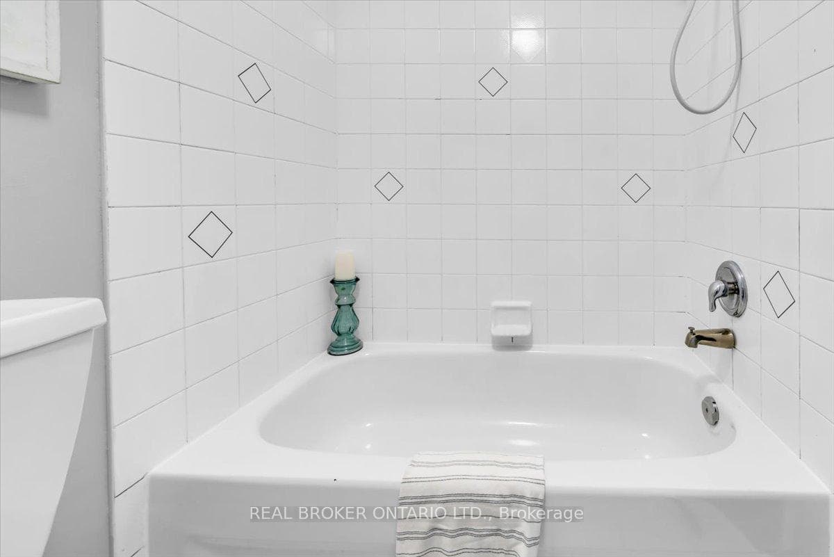 543 Heddle Crescent photo 29