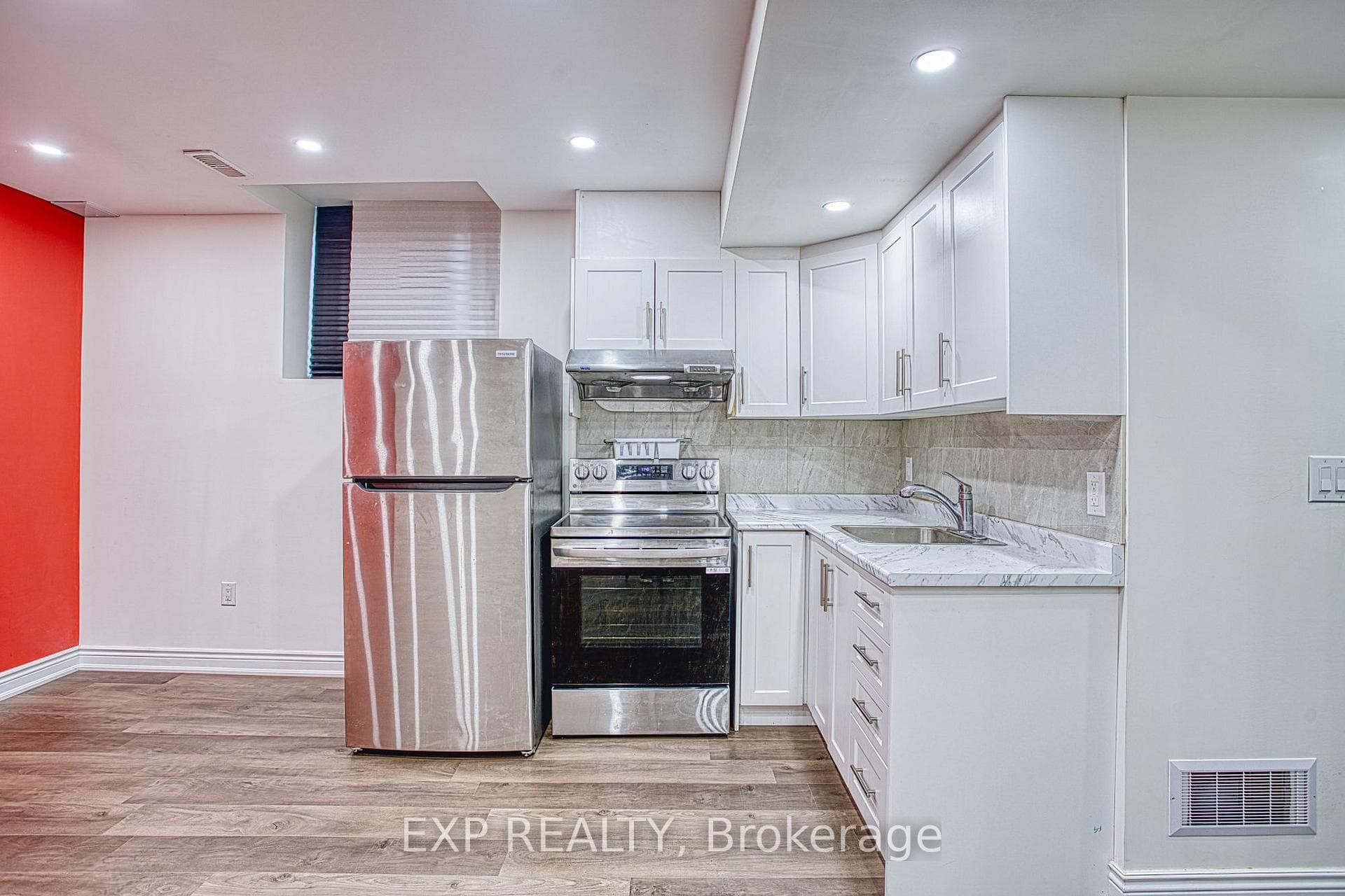 15 Riley Avenue Unit Lower photo 6