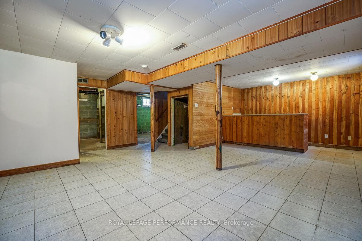 535 Dunbrack Street photo 30