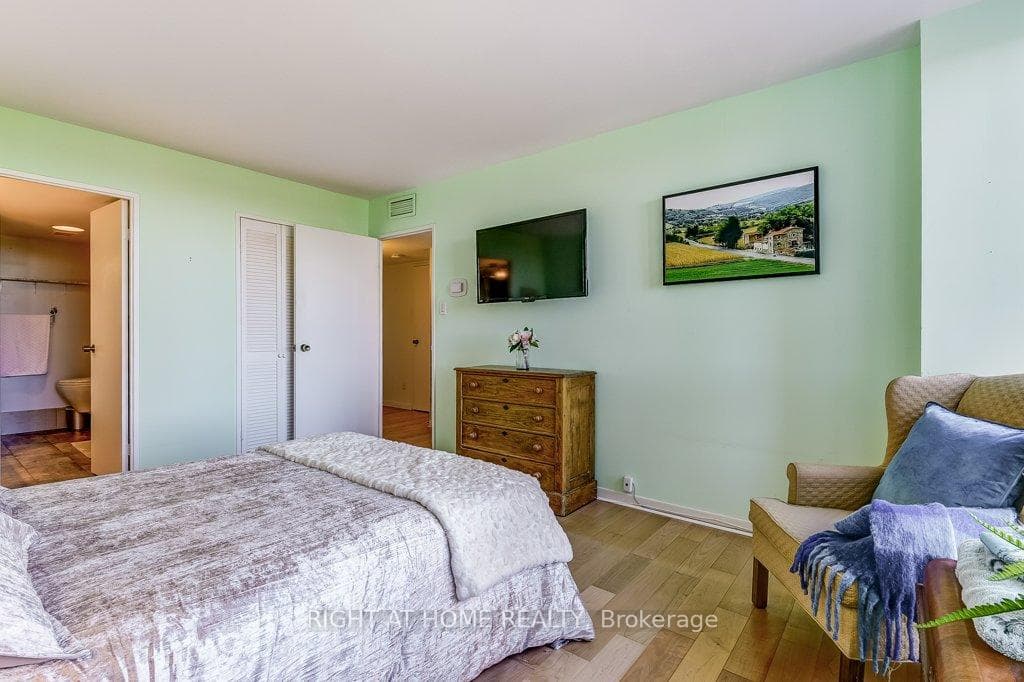 2045 Lake Shore Boulevard Unit 501 photo 18