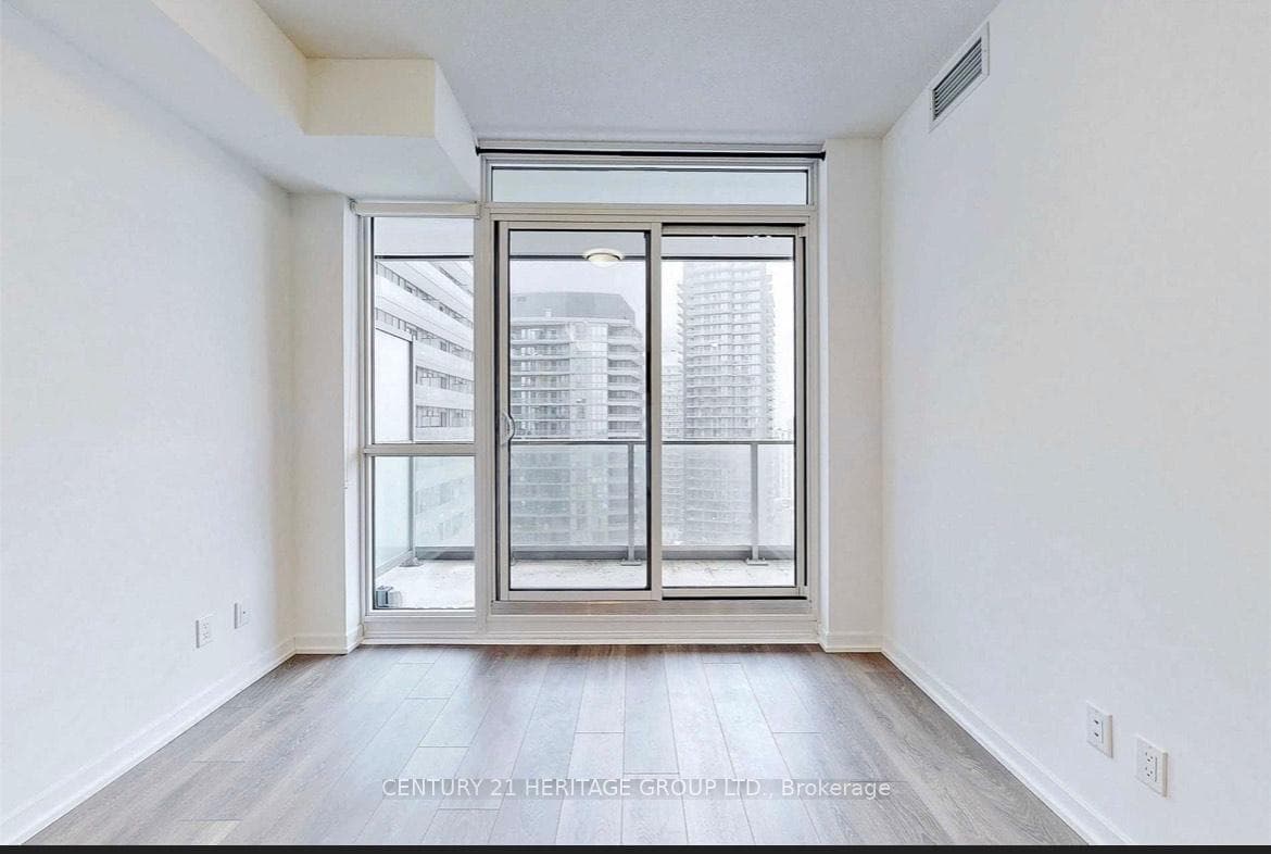32 Forest Manor Road Unit 1704 photo 8