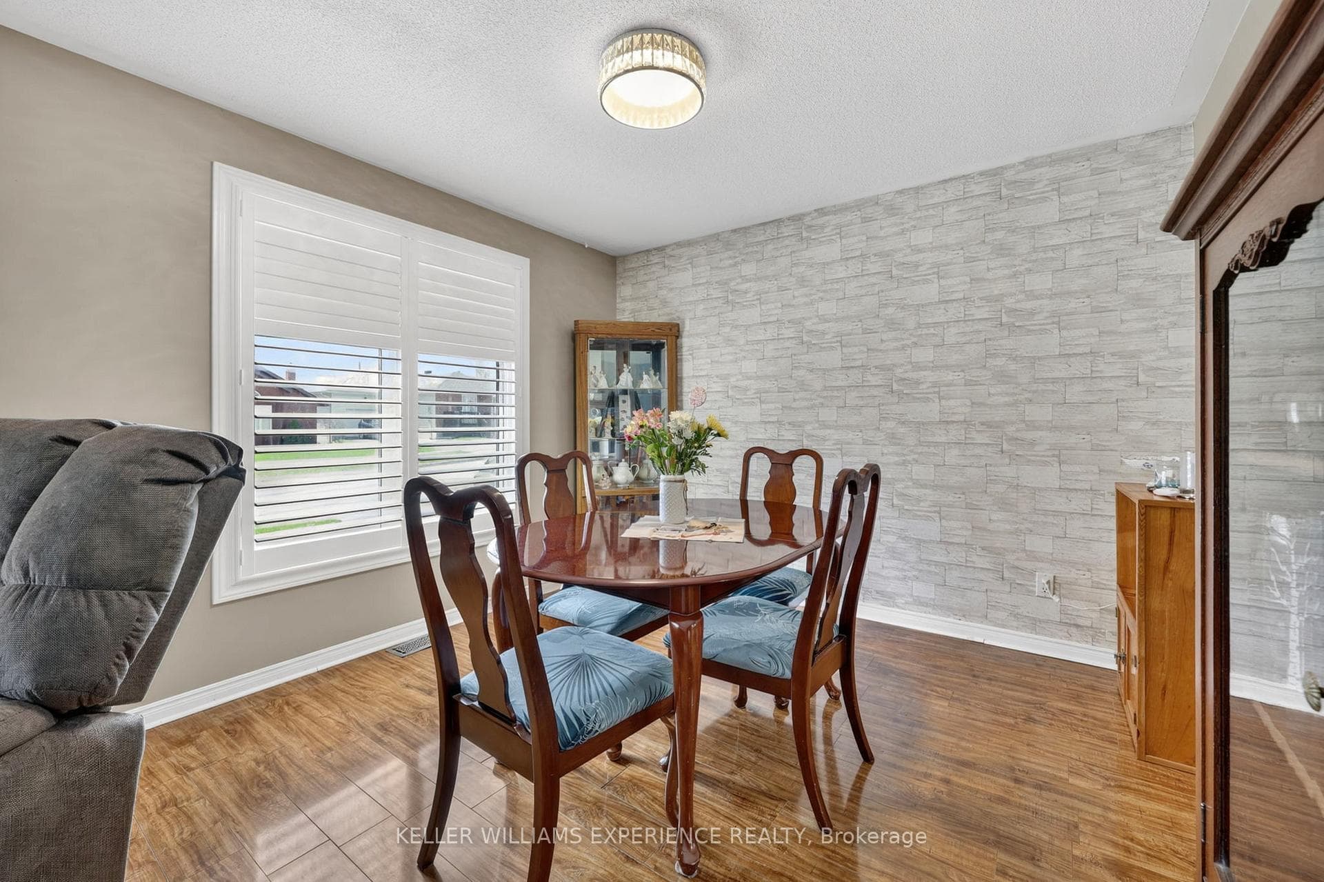 645 Bayview Drive photo 5
