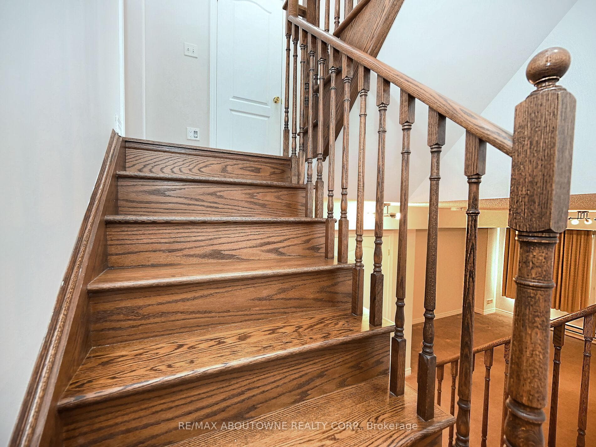 1314 Granrock Crescent photo 5