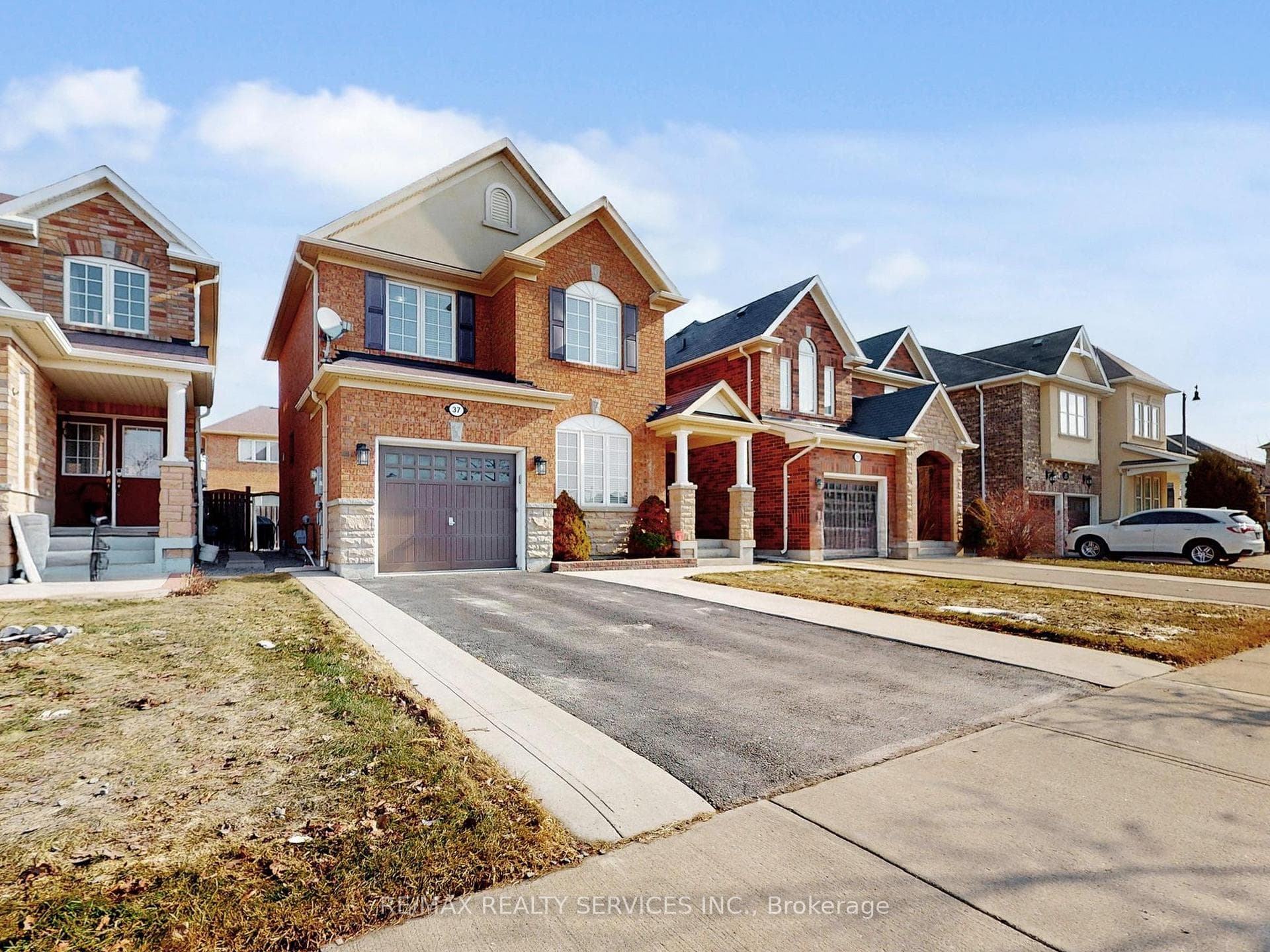 37 Bloom Drive photo 3