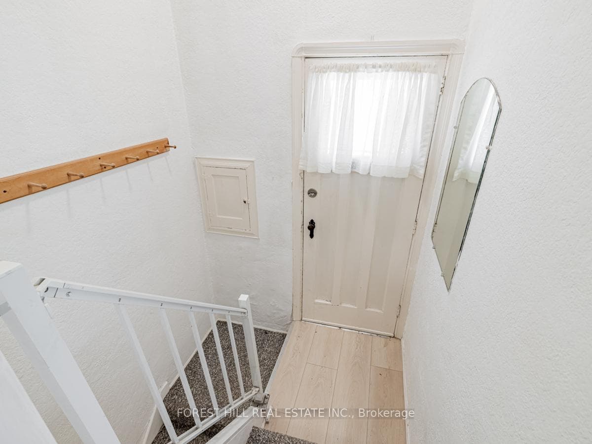 384 Broadway Avenue photo 13