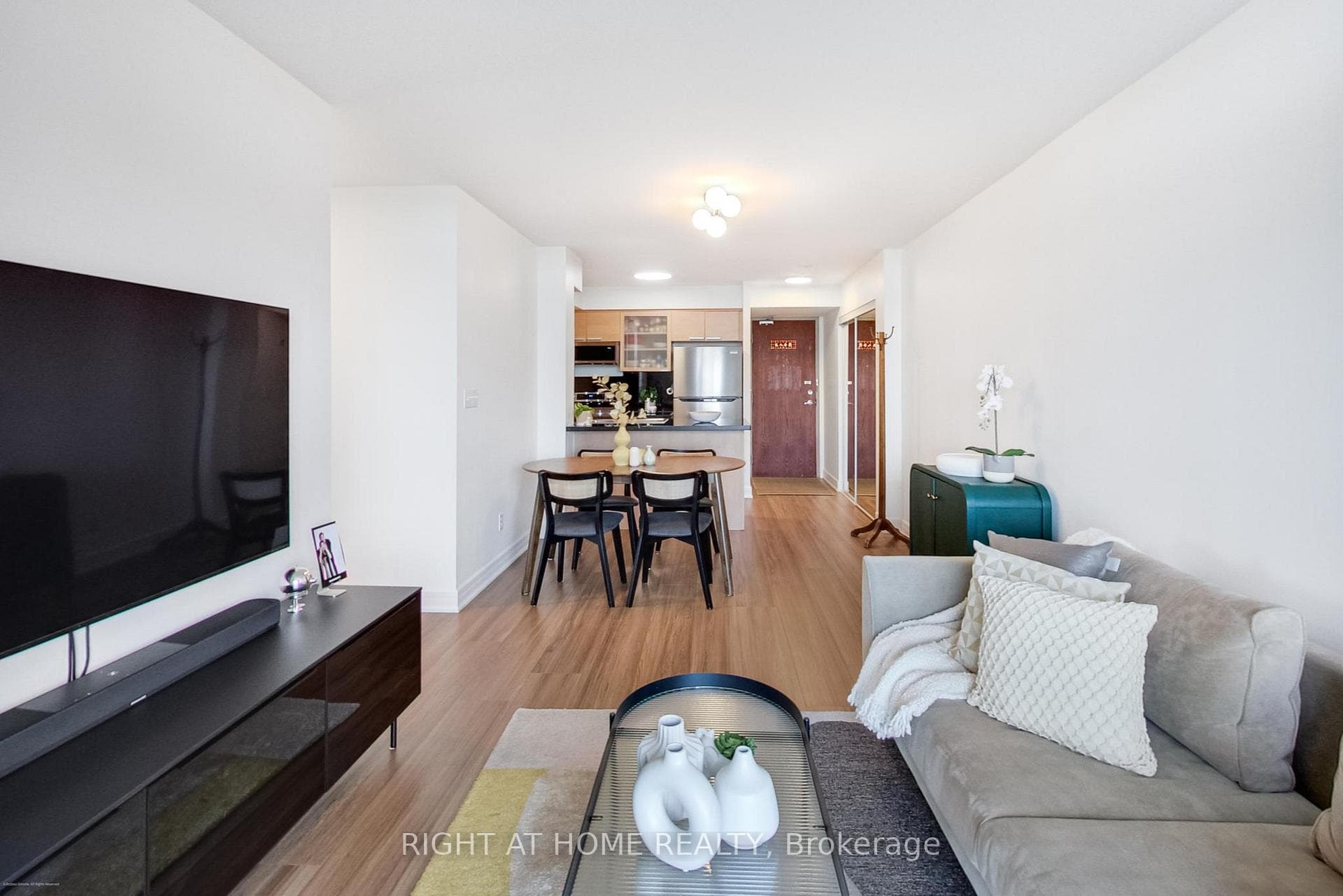 16 Harrison Garden Boulevard Unit Lph02 photo 14