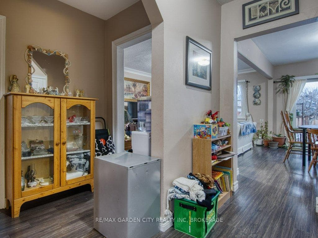 28 Charles Avenue photo 25