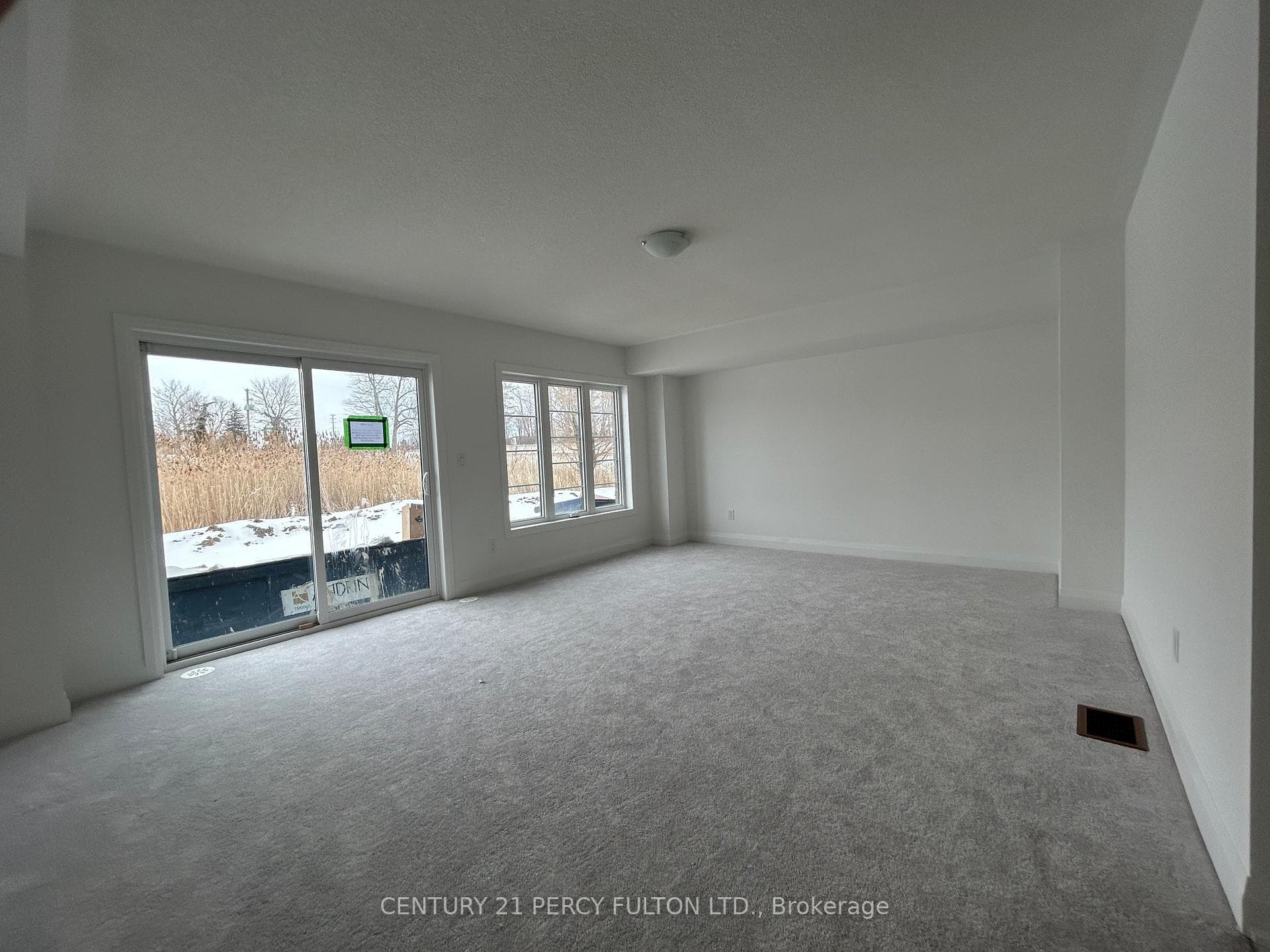 19 Elkington Crescent photo 6