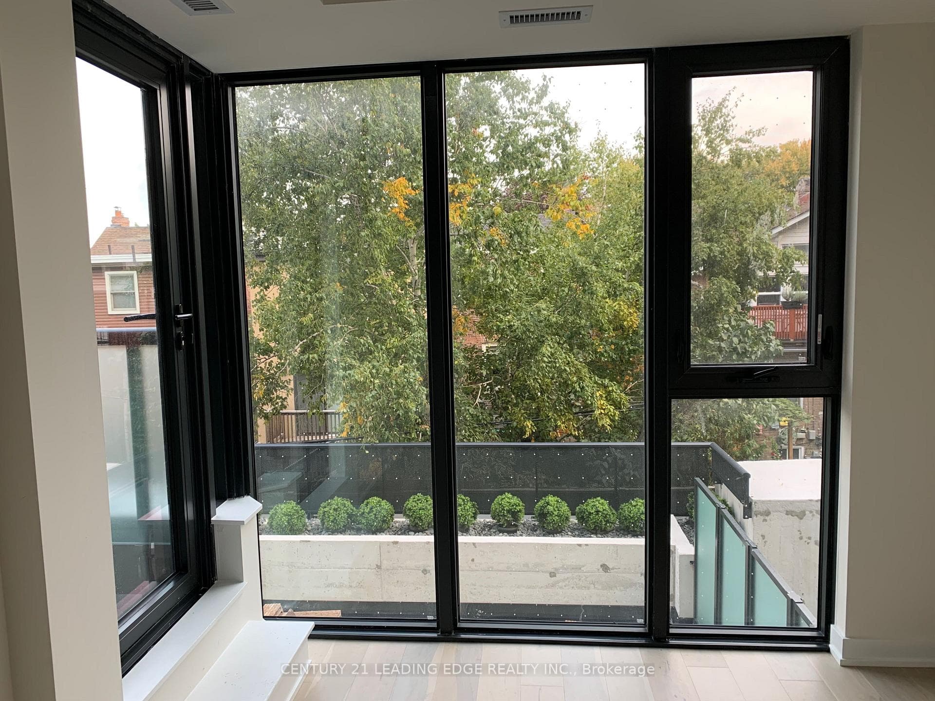 840 St Clair Avenue Unit 401 photo 12