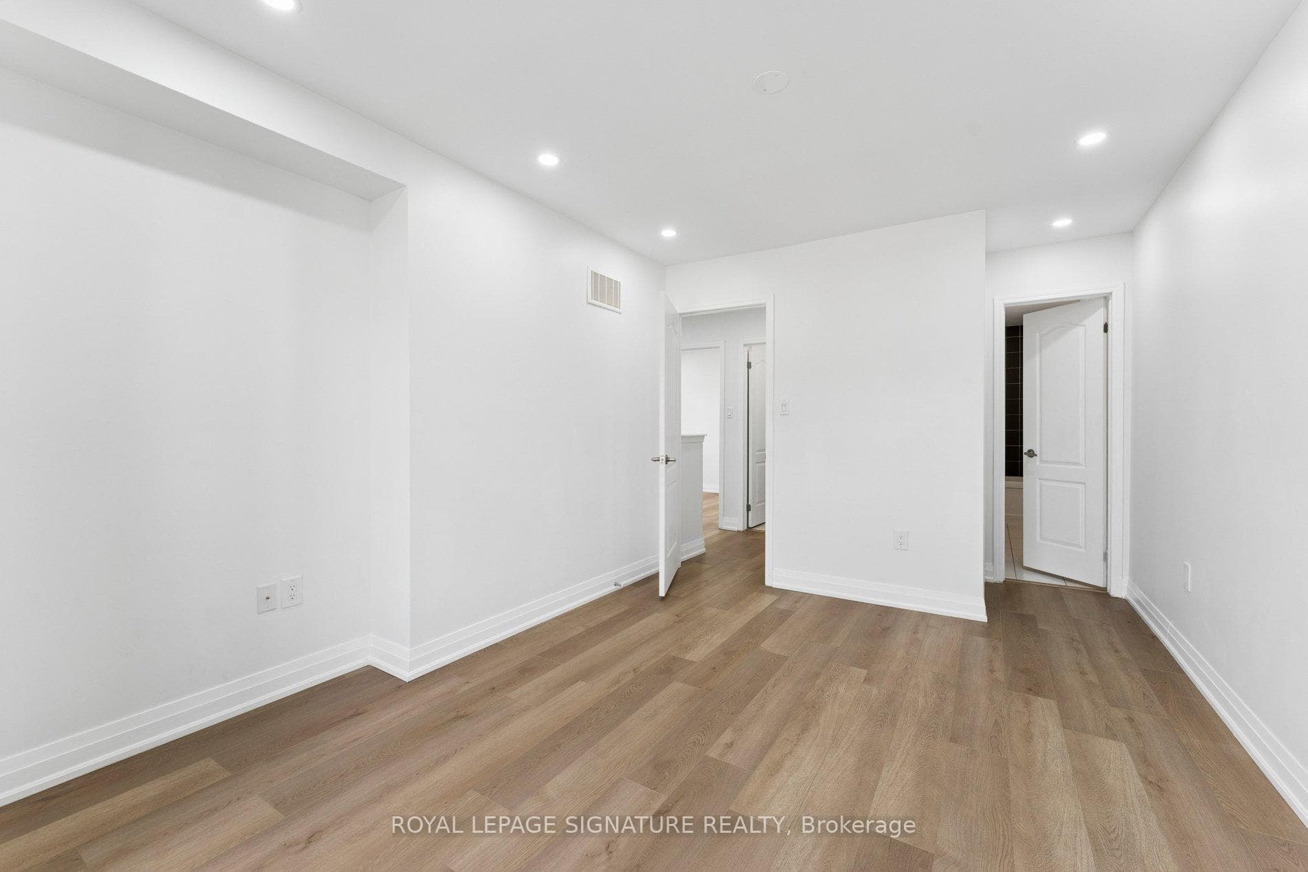 122 Baycliffe Crescent photo 27