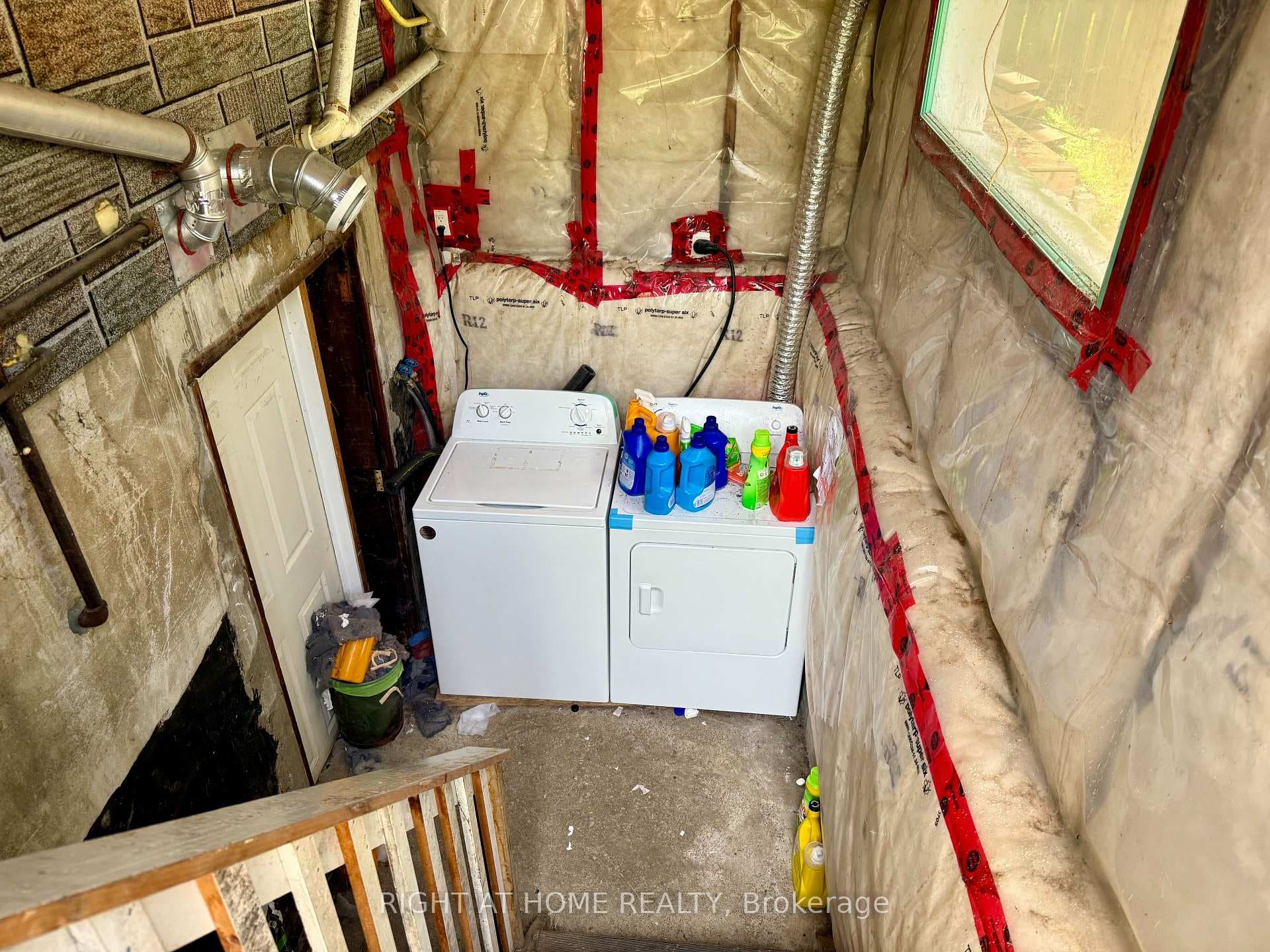 16 Dufferin Street photo 9
