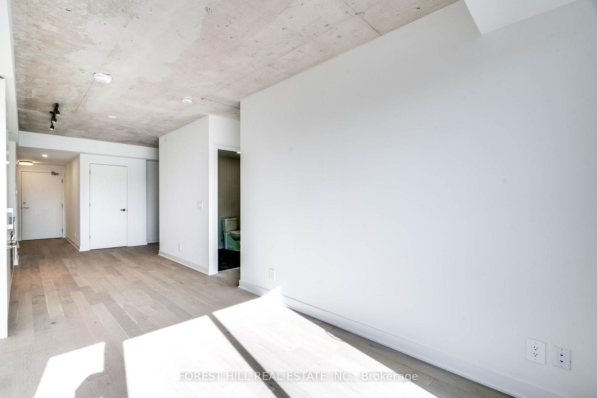 2720 Dundas Street Unit 401 photo 22