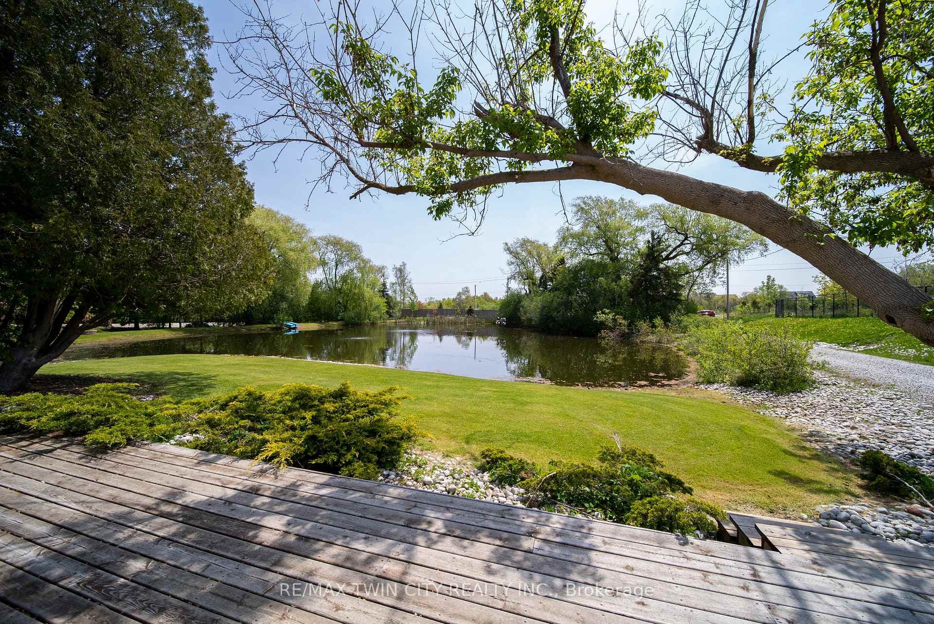 882-888 Fairway Road photo 1