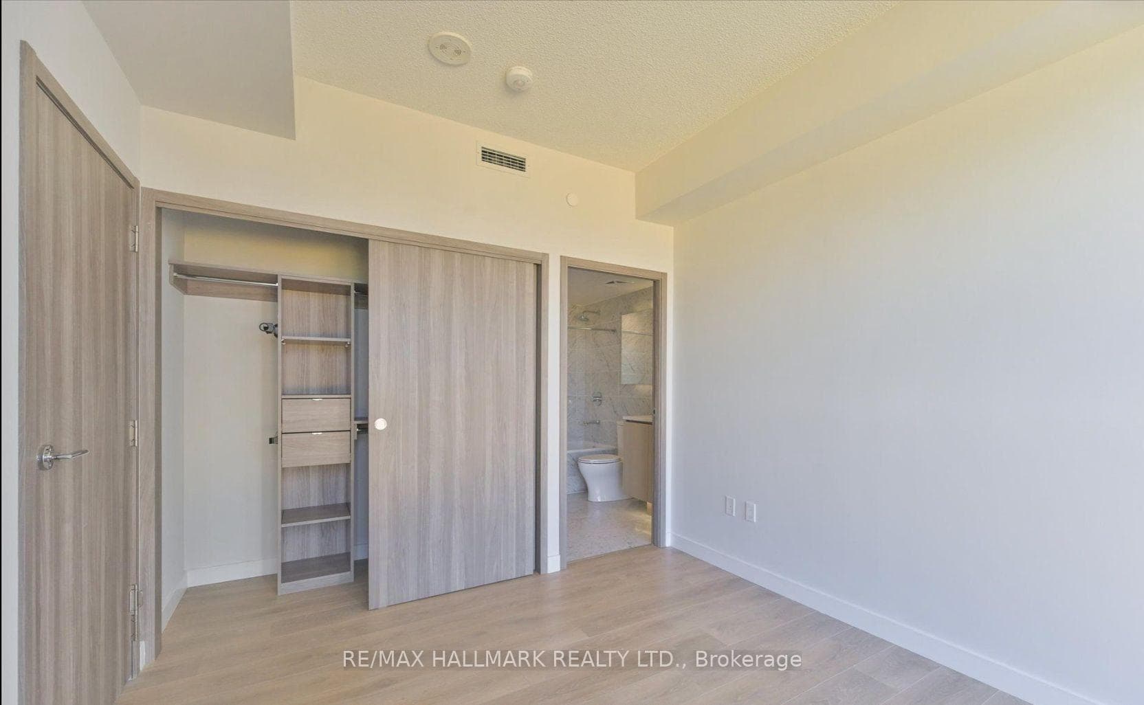 85 McMahon Drive Unit 709 photo 9