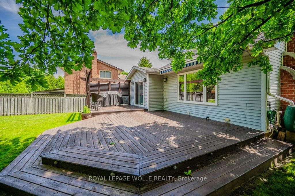 398 Strawberry Crescent photo 25
