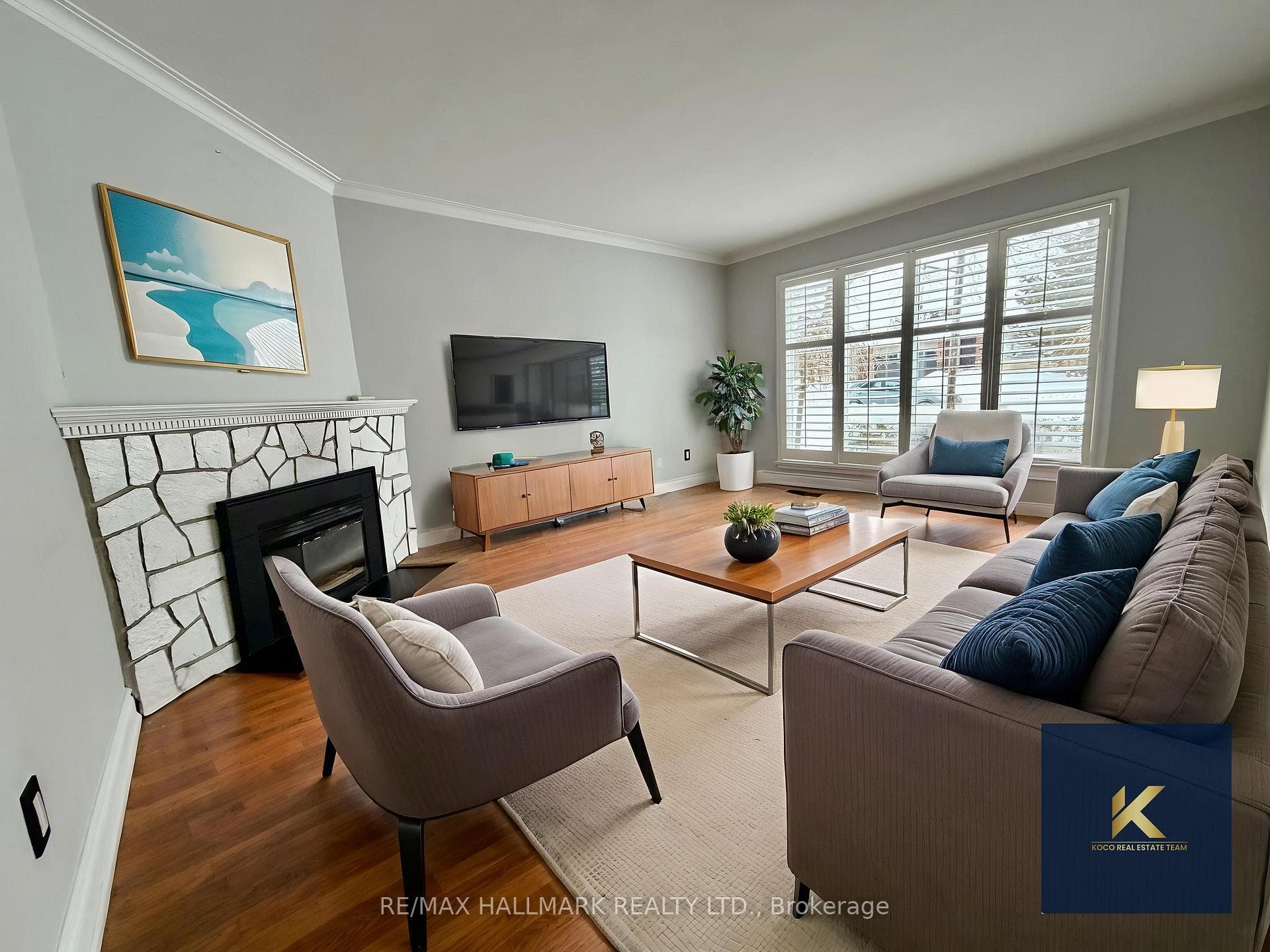 12 Sweetland Road photo 3